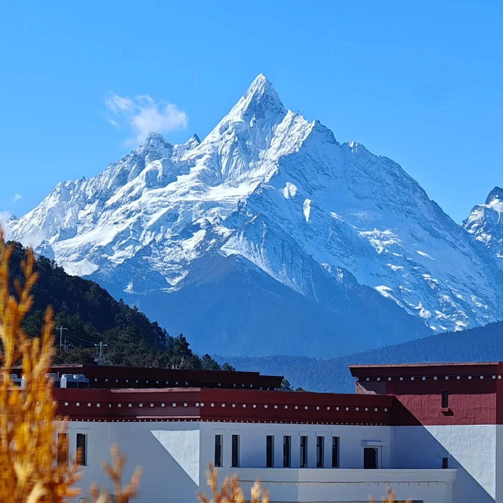Golden Mountain Under the Sun at Feilai Temple