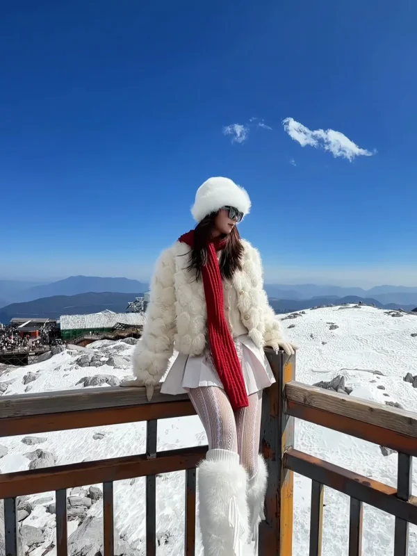 麗江玉龍雪山冬季穿搭與旅遊體驗。