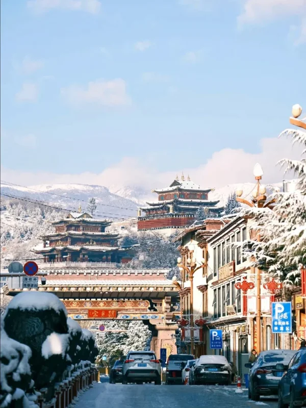 shangri la old town winter snow street view rmddjw5kfpq816c3yjo2f872o31k4iafncm6u3g18g 香格里拉冬季古城街道雪景