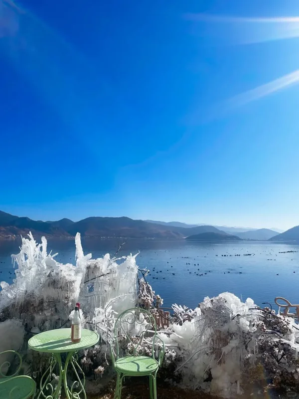 shangri la winter lake sunlight ice scenery 香格里拉冬季湖泊與陽光雪景