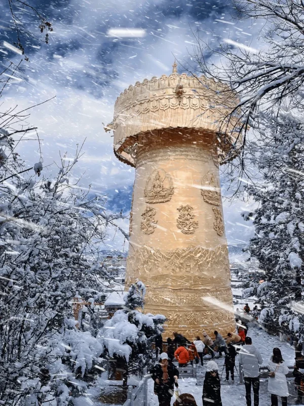 shangri la winter prayer wheel snow scenery 香格里拉冬季大轉經筒與雪景風光